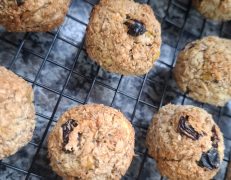 Biscoitinhos de aveia, maçã e passas Biscoitinhos de aveia, maçã e passas