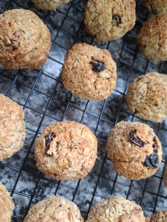 Biscoitinhos de aveia, maçã e passas
