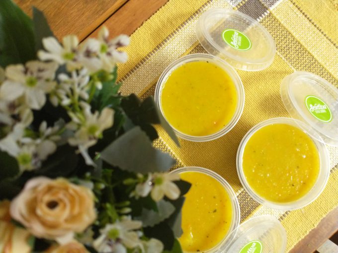 Caldo de Moranga com lascas de amêndoas e gengibre