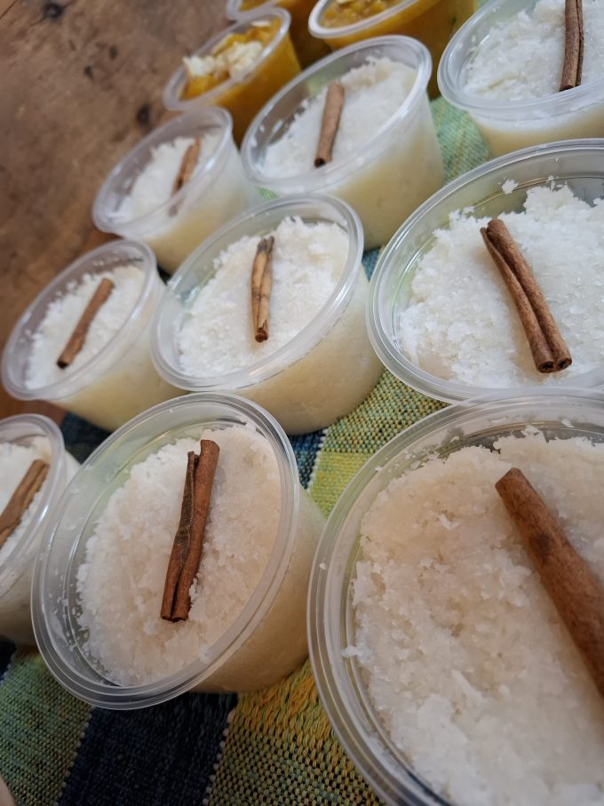 Cocada cremosa com canela